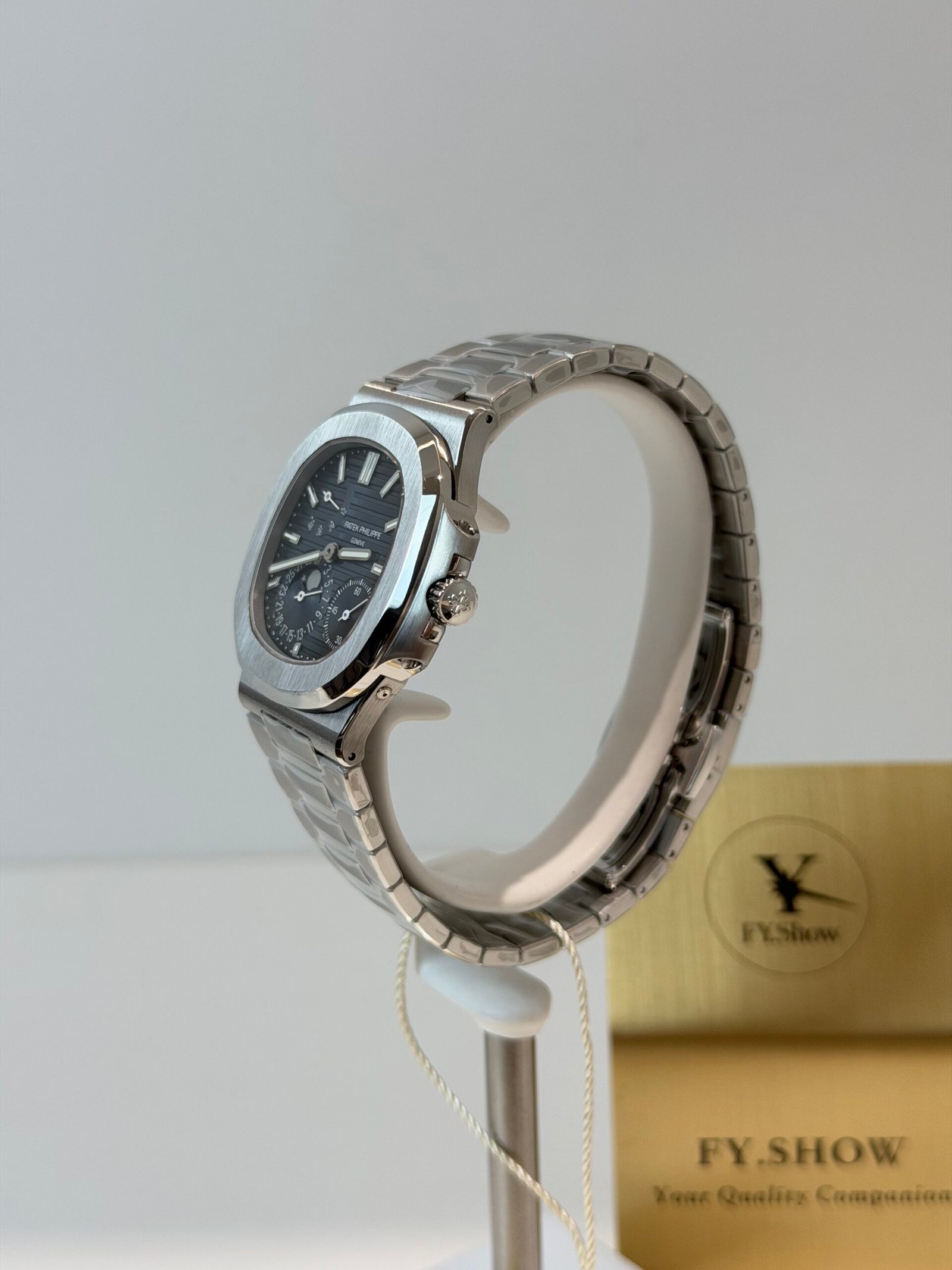 Patek Philippe Super Clone Watch 1:1 NAUTILUS 5712/1A-001 - Image 4
