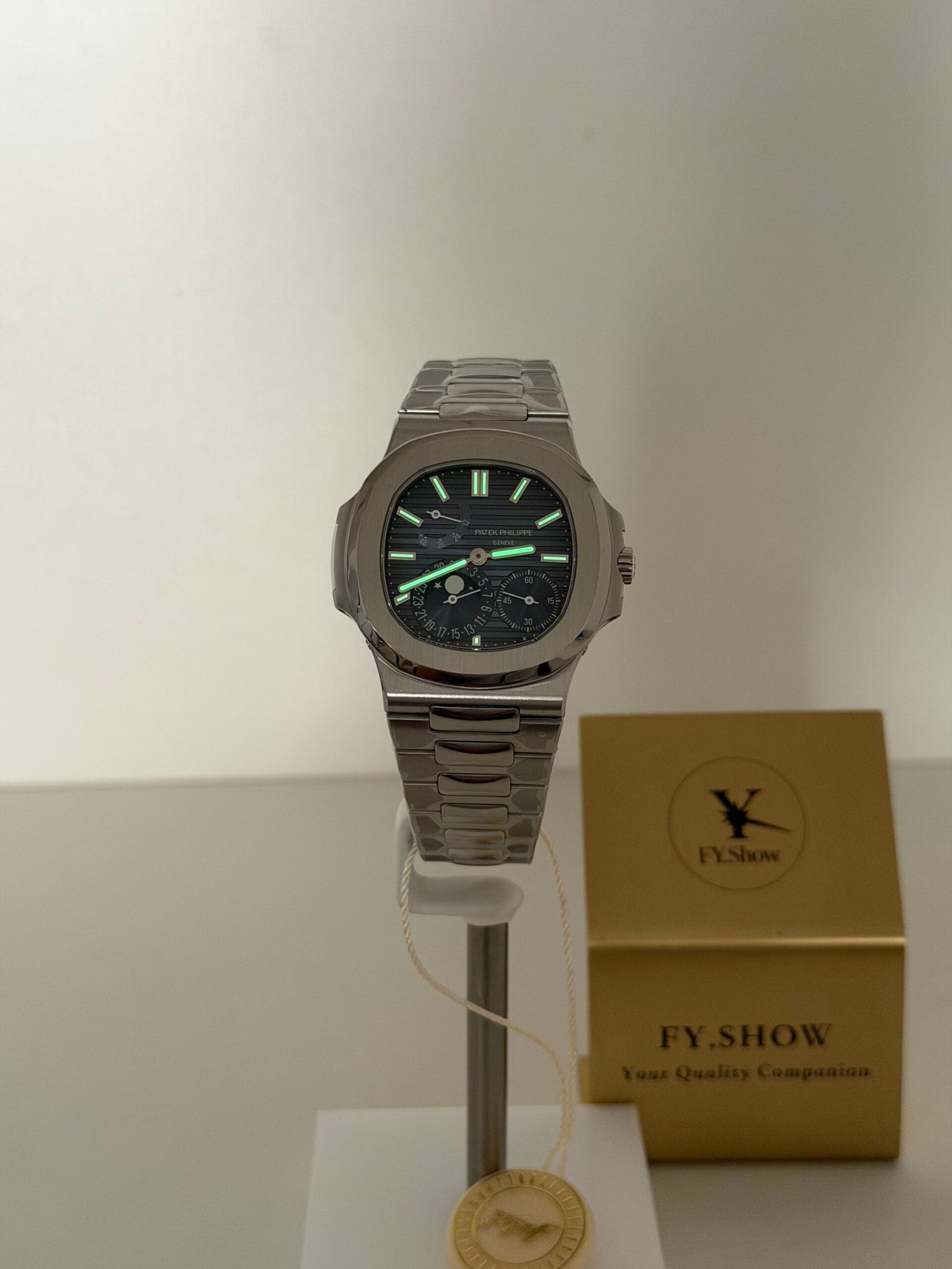 Patek Philippe Super Clone Watch 1:1 NAUTILUS 5712/1A-001 - Image 3
